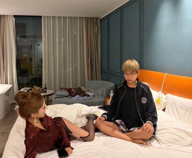 抖音符文女神小娇七和黄毛小伙上床不雅视频遭爆料，图片 1